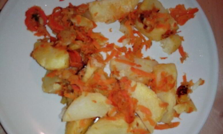 Рецепт картофеля по-деревенски с яблоками и морковью