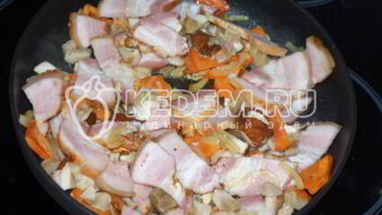 картофель с белыми грибами и корейкой в мультиварке