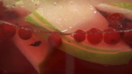 картофель с брусникой и слабосоленым лососем