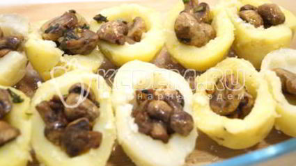 картофель с грибами в духовке