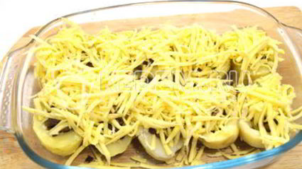 картофель с грибами в духовке