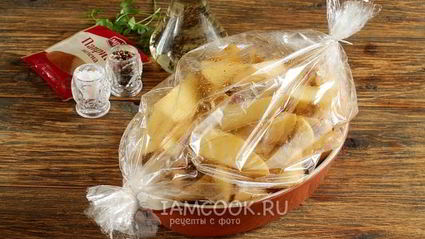 картошка по-деревенски в рукаве в духовке