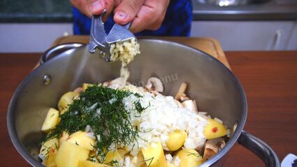 картошка с шампиньонами и луком в духовке