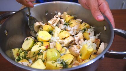 картошка с шампиньонами и луком в духовке