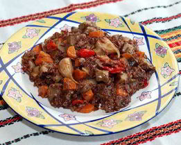 Красный рис с грибами и овощами