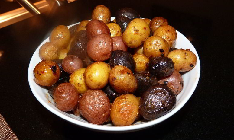 Рецепт мелкого картофеля в духовке