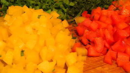 молодой картофель с перцем и творожным сыром