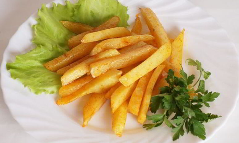 Рецепт пикантного картофеля фри в духовке без масла