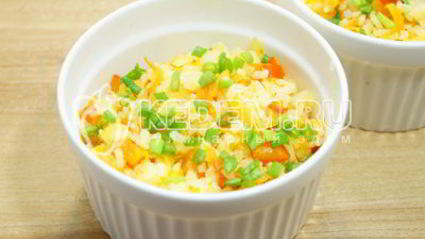 рис с овощами на сковороде