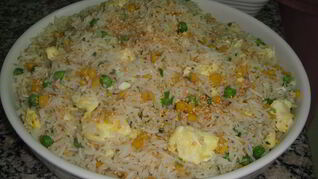 Рис с яйцом и овощами