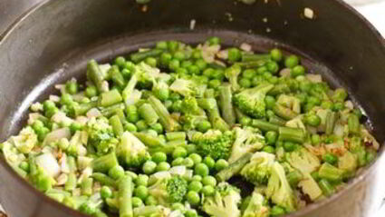 рис с зелеными овощами