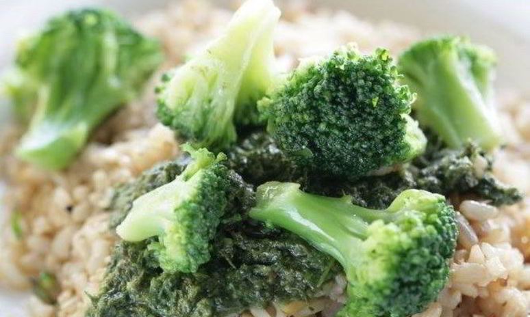 Рецепт риса со шпинатом и брокколи в китайском стиле