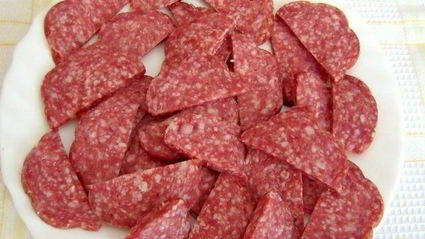 зеленая чечевица с копченой колбасой в стиле фламенко