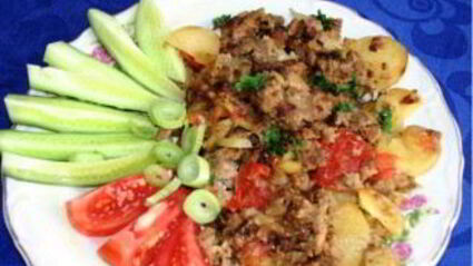 жареная картошка с фаршем