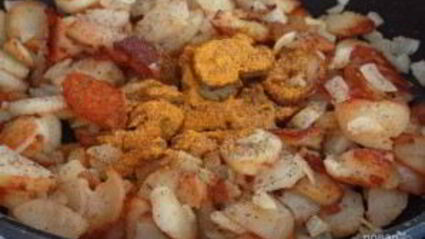 жареный картофель с луком