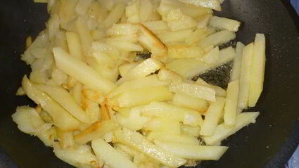 жареный молодой картофель с лисичками