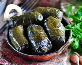 долма из маринованных виноградных листьев