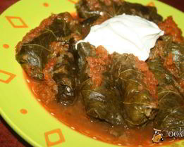 Долма в мультиварке в овощном соусе