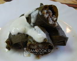 Долма в виноградных листьях