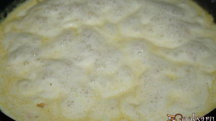 голубцы с индюшатиной, запеченные в сметанном соусе