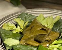 Голубцы с творогом в виноградных листьях