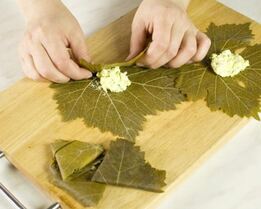 голубцы с творогом в виноградных листьях