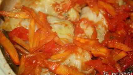 голубцы со свининой, запеченные в томатной заливке