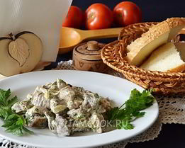 Белые грибы в сметане