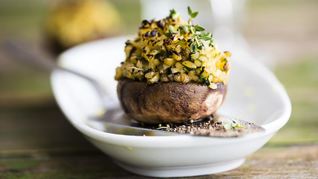 Фаршированные булгуром шампиньоны