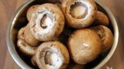 фаршированные грибы с оливками и орехами