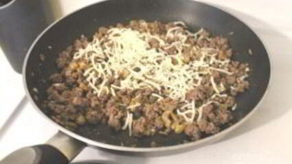 фаршированные грибы с оливками и орехами