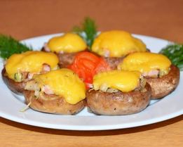 Фаршированные шампиньоны под сырной шапочкой