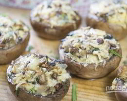 Фаршированные шампиньоны с сыром и зеленью