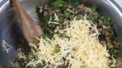 фаршированные шампиньоны с сыром и зеленью