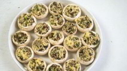 фаршированные шампиньоны с сыром и зеленью
