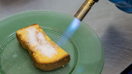 гренка с маскарпоне и нектаринами