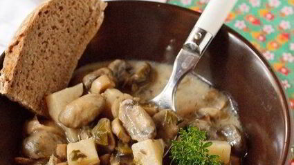 грибы душеные в горшочке