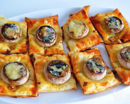 Грибы фаршированные на слоеном тесте