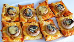 Грибы фаршированные на слоеном тесте