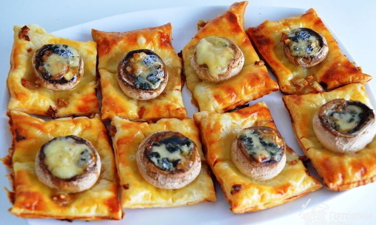 Рецепт грибов фаршированных на слоеном тесте