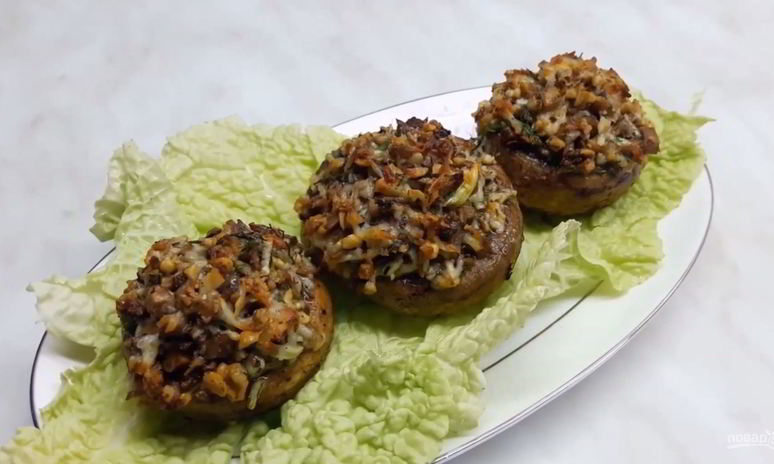 Рецепт грибов, фаршированных орехами и сыром