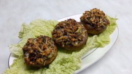 грибы, фаршированные орехами и сыром