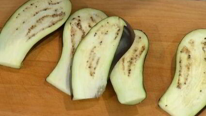 грибы на гриле с нутом и баклажанами