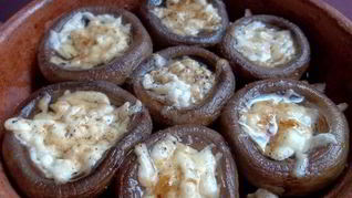 Грибы под сыром в духовке