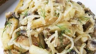 Грибы с картофелем и сметаной