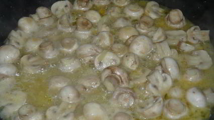 грибы в сливочно-сырной подливке