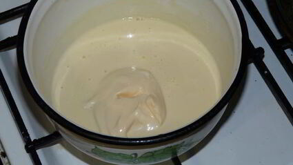 грибы в сливочно-сырной подливке