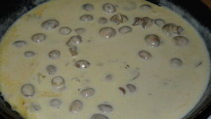 грибы в сливочно-сырной подливке