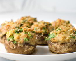 Шампиньоны, фаршированные курицей