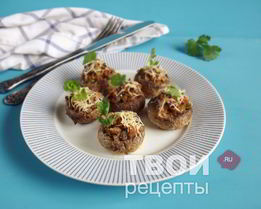 Шампиньоны фаршированные ветчиной